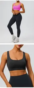 Gros plan détaillé d'un soutien-gorge de sport gris anthracite à fort impact pour le fitness