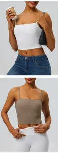 Detaillierte Nahaufnahme des atmungsaktiven Sport-Camisole für Damen in Weiß und Taupe.