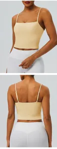 Detailansicht eines gelben Sport-Camisoles mit verstellbaren Trägern vorne und hinten