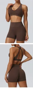 Braunes Yoga-Set für Damen mit Cross-Back-Sport-BH und hoch taillierten Shorts