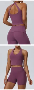 Professionelles lila Neckholder-Yoga-Tanktop mit Polstern und High-Waist-Shorts-Set