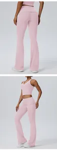 Detailansicht eines rosa High-Waist-Yoga-Sets mit Schlaghose und bauchfreiem Top.