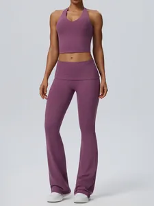 Professionelles zweiteiliges Yoga-Set mit Neckholder-Top und Schlaghose in dunklem Lila