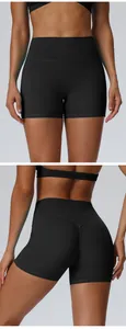 Detailweergave van de pasvorm aan voor- en achterkant van zwarte yoga shorts met hoge taille