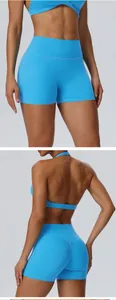 Detailweergave van de voor- en achterkant van de blauwe yoga-shortset met hoge taille.