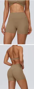 Detail van kaki yoga-shorts set met hoge taille met ademende stof en liftend ontwerp dames