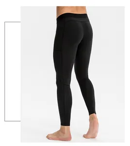 Rückansicht der schwarzen Herren Sport-Leggings mit Seitentasche und Kompressionspassform
