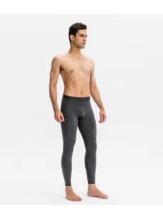 Vollansicht der schnelltrocknenden Fitness-Leggings fuer Herren mit enger Passform
