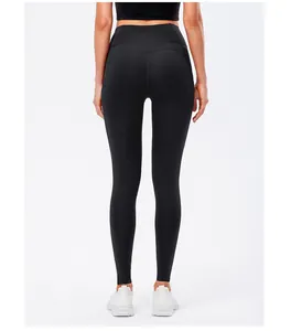 Achteraanzicht van zwarte thermische yoga legging met hoge taille voor dames