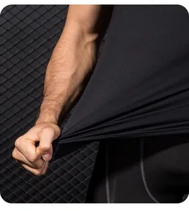 Detailopname van de hoge elasticiteit en rek van sneldrogend compressieweefsel voor heren