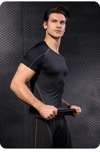 Professioneel zwart compressie fitness t-shirt met elastisch detail