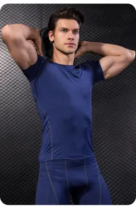 Heren fitnessset sneldrogend compressieshirt en korte sportbroek in donkerblauw
