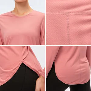 Détails du haut de yoga rose UPF50+ montrant la texture, la fente latérale et l'ourlet