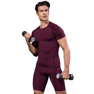 Heren compressie fitness set met sneldrogend shirt en een strakke korte broek