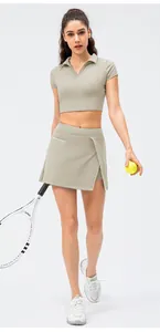 Ensemble jupe de tennis pour femme vert kaki avec haut polo court et short intégré