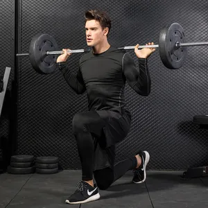 Professionelles schnell trocknendes Kompressions-Fitness-Set für Herren mit Oberteil.