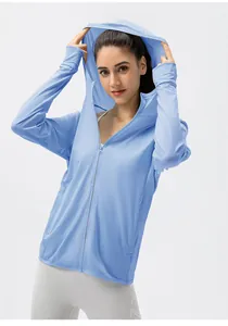 Détail de la veste de protection solaire UPF50+ respirante bleu clair pour femmes