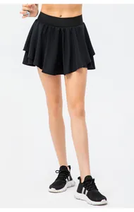 Détail du skort de sport noir pour femmes avec une conception anti-exposition à double couche