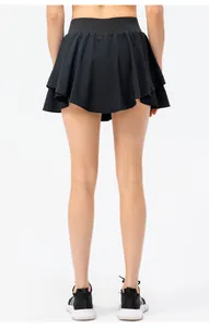 Vue arrière d'une jupe-short de course noire pour femmes avec design trompe-l'œil