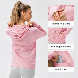 Veste de protection solaire UPF50+ femme, respirante avec capuche, passe-pouces et poches.