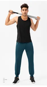 Detailweergave van de sneldrogende joggingbroek voor heren met hoge taille en boorden