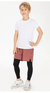 Vollansicht der atmungsaktiven und schnelltrocknenden Jungen Sportleggings im Zweiteiler-Stil.