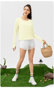 Chemise de protection solaire jaune clair à manches longues pour femmes avec trous pour pouces