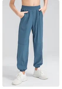 Détail du pantalon de sport pour garçons en nylon respirant et à séchage rapide