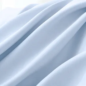Tissu de protection solaire bleu clair à séchage rapide, 88% nylon et 12% élasthanne.