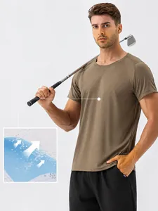 T-shirt sportiva marrone traspirante da uomo, asciugatura rapida per fitness e golf.