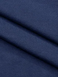 Detailaufnahme des atmungsaktiven, schnelltrocknenden Stoffes für Herren-Sportshirts