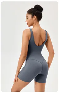 Vue détaillée d'un body de yoga pour femme montrant le design du dos et la coupe