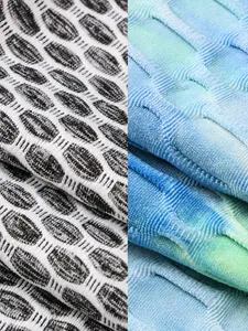 Close-up van ademende 3D honingraatstof textuur voor high-waist sportshorts.