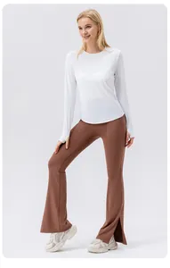 Vue complète du haut de sport à manches longues blanc respirant anti-UV pour femmes.