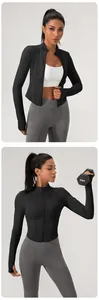 Detailansicht der schwarzen, eng anliegenden Yoga-Jacke für Damen mit Stehkragen