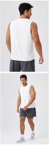 Détail montrant la vue avant et arrière du débardeur de sport blanc pour hommes