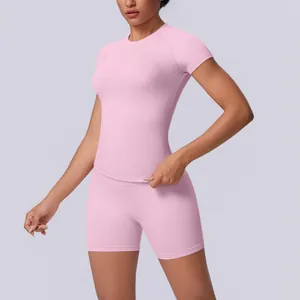Roze naadloze gebreide yogaset met shirt met korte mouwen en hoge taille korte broek sport