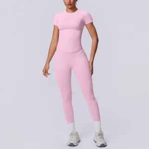 Zweiteiliges rosa nahtloses Strick-Yoga-Set mit Kurzarm-Oberteil und passenden Leggings