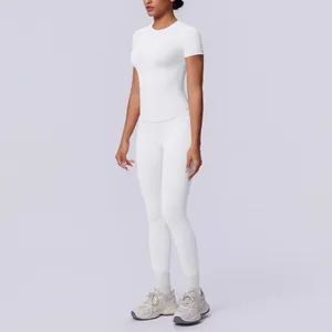 Weißes nahtloses Yoga-Set mit Kurzarm-Oberteil und hoch taillierten Leggings für Damen