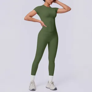 Nahtloses olivgrünes Yoga-Set-Detail mit hoch taillierten Kompressions-Leggings