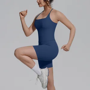 Zijaanzicht van marineblauw yoga-set met slanke pasvorm en rekbare ademende stof