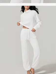 Conjunto de estar por casa de punto gofrado con jersey de cuello alto y joggers