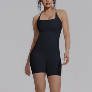 Professionele zwarte racerback yoga tanktop en biker shorts set voor dames fitness