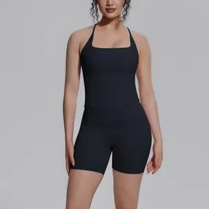 Tweeledig zwart sportset voor dames met tanktop met vierkante hals en fietsshorts