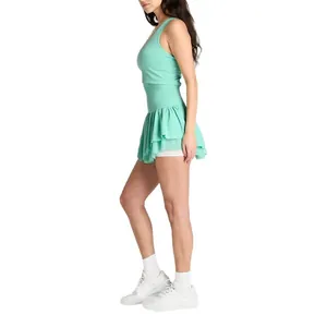 Atmungsaktives mintgrünes Tennis-Kleid mit integrierter Short für Fitness und Laufsport