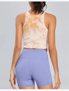 Rückansicht eines Batik-Sport-Tanktops mit gerippter Textur und Racerback-Design