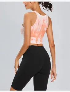 Detailansicht der Rückseite des orangefarbenen Batik-Sport-Tops für Damen für Yoga und Fitness