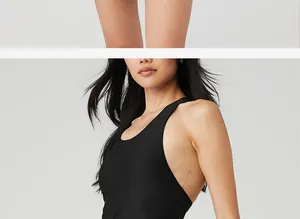 Seitenansicht eines schwarzen Y-Back-Sportkleids für Tennis-, Golf- und Yogakleidung.