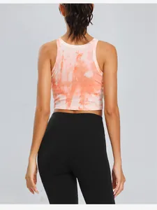Rückansicht eines Batik-Sporttanktops in Orange und Weiß für Damen Fitness