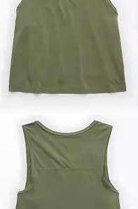 Vue détaillée d'un débardeur de sport vert olive pour femme montrant le col et l'ourlet